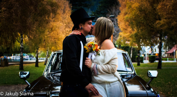 queenstown marriage celebrant autumn wedding kiss ed