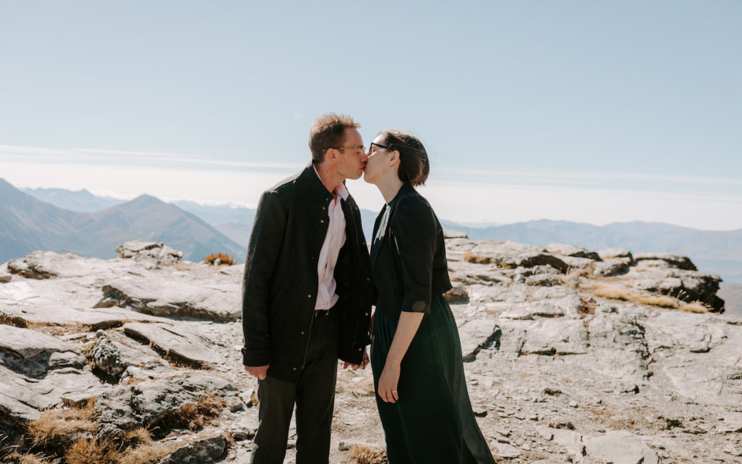 queenstown vow renewal kiss at cecil peak